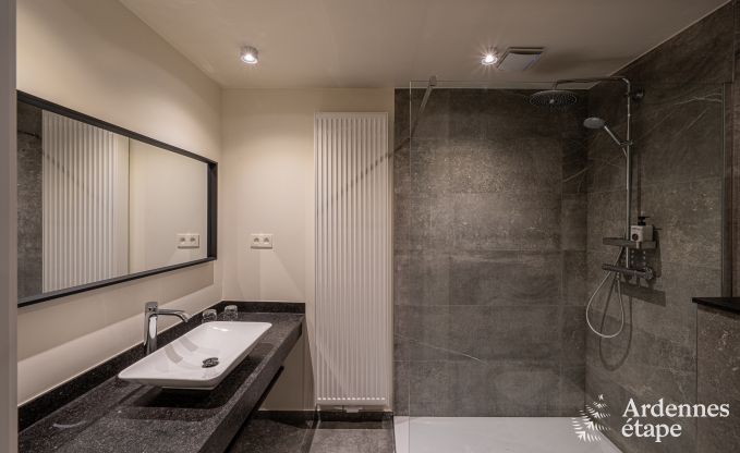 Chteau de luxe pour 30 personnes  Ouffet avec 14 chambres, 12 salles de bains, piscine intrieure, sauna et jardin priv