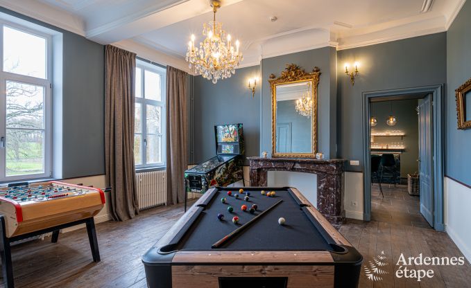 Chteau de luxe pour 30 personnes  Ouffet avec 14 chambres, 12 salles de bains, piscine intrieure, sauna et jardin priv