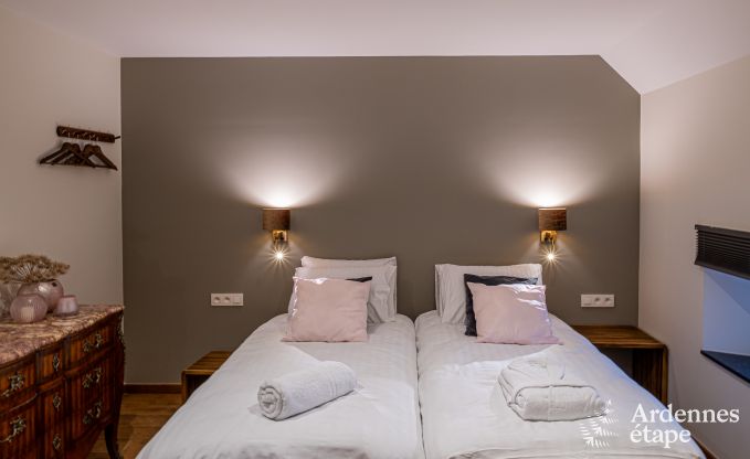 Chteau de luxe pour 30 personnes  Ouffet avec 14 chambres, 12 salles de bains, piscine intrieure, sauna et jardin priv