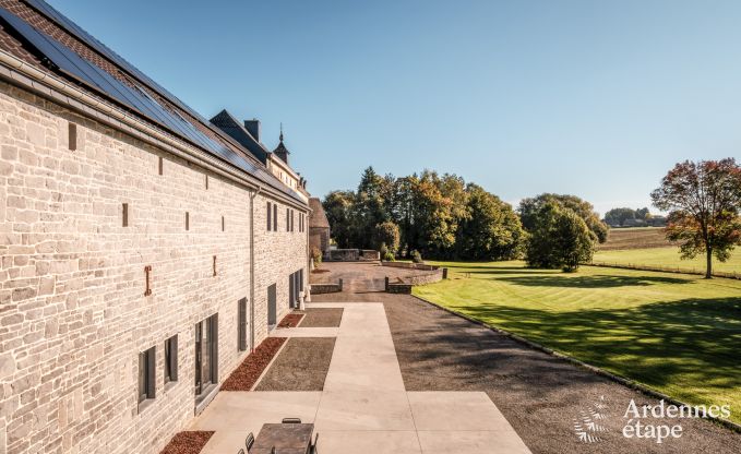 Chteau de luxe pour 30 personnes  Ouffet avec 14 chambres, 12 salles de bains, piscine intrieure, sauna et jardin priv