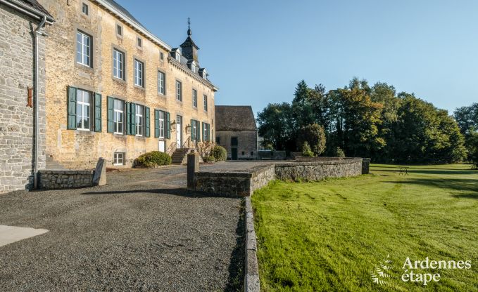 Chteau de luxe pour 30 personnes  Ouffet avec 14 chambres, 12 salles de bains, piscine intrieure, sauna et jardin priv