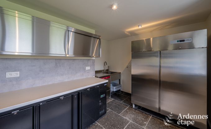 Chteau de luxe pour 30 personnes  Ouffet avec 14 chambres, 12 salles de bains, piscine intrieure, sauna et jardin priv