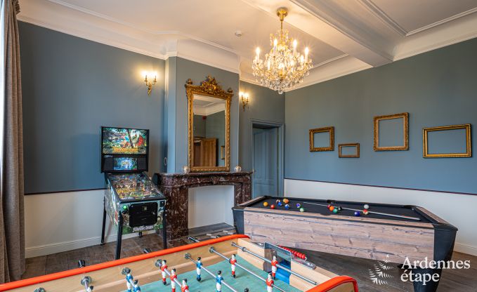 Ch�teau de luxe pour 30 personnes � Ouffet avec 14 chambres, 12 salles de bains, piscine int�rieure, sauna et jardin priv�