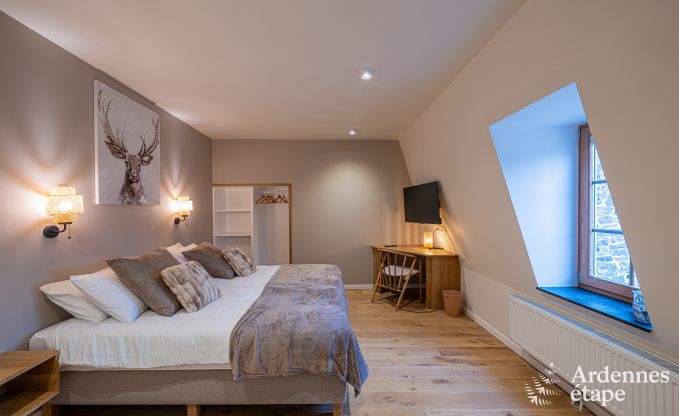 Ch�teau de luxe pour 30 personnes � Ouffet avec 14 chambres, 12 salles de bains, piscine int�rieure, sauna et jardin priv�