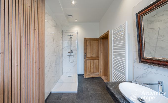 Ch�teau de luxe pour 30 personnes � Ouffet avec 14 chambres, 12 salles de bains, piscine int�rieure, sauna et jardin priv�