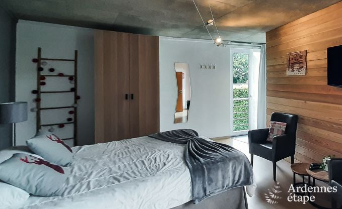Belle maison de vacances pour 15 personnes à Ovifat avec sauna et jacuzzi