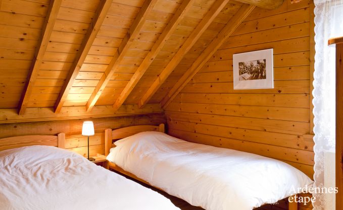 Chalet spacieux � Ovifat, Ardenne, 16 personnes, 8 chambres, 3 salles de bain, sauna, billard, jardin avec terrasse priv�e