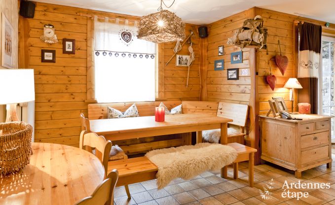 Chalet spacieux � Ovifat, Ardenne, 16 personnes, 8 chambres, 3 salles de bain, sauna, billard, jardin avec terrasse priv�e