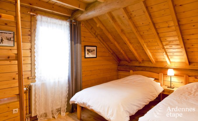 Chalet spacieux � Ovifat, Ardenne, 16 personnes, 8 chambres, 3 salles de bain, sauna, billard, jardin avec terrasse priv�e