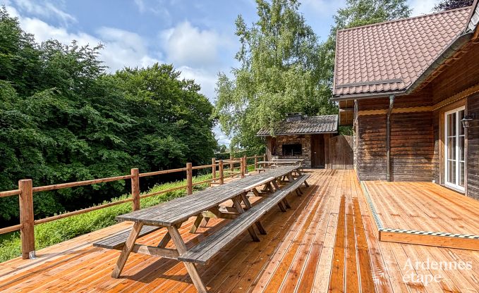 Chalet spacieux � Ovifat, Ardenne, 16 personnes, 8 chambres, 3 salles de bain, sauna, billard, jardin avec terrasse priv�e
