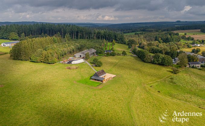 Maison de vacances conviviale  Paliseul avec bain  remous, adapte aux groupes et aux familles, entoure par la nature