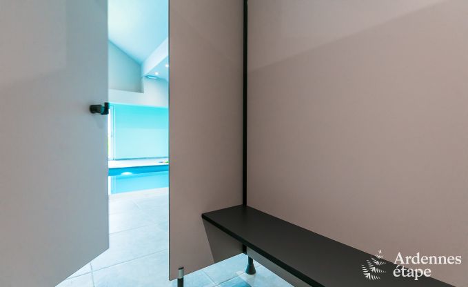Maison moderne avec piscine intérieure pour 14 personnes à Paliseul