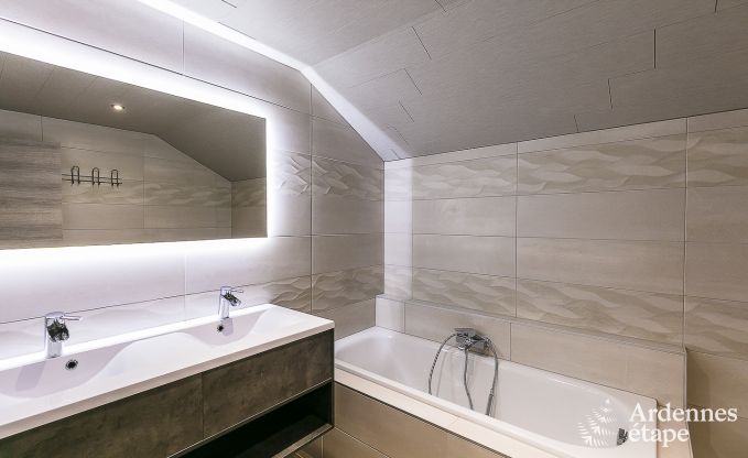 Maison de vacances avec piscine, wellness et de nombreux jeux, � Paliseul pour 28 personnes en Ardenne