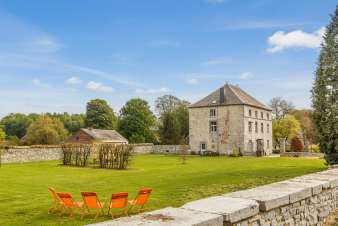 Maison de vacances de caractre pour 12-14 personnes  Philippeville