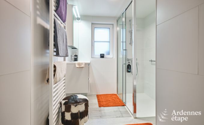 Chalet confortable  Porcheresse avec piscine chauffe et espace pour 4 personnes en Ardenne