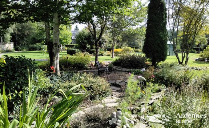 Chalet confortable  Porcheresse avec piscine chauffe et espace pour 4 personnes en Ardenne