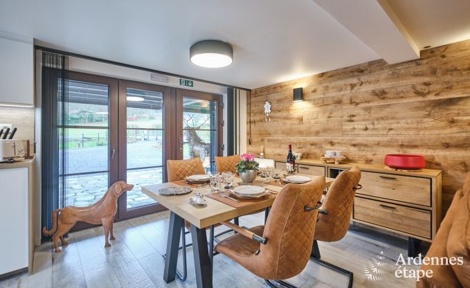 Chalet confortable  Porcheresse avec piscine chauffe et espace pour 4 personnes en Ardenne
