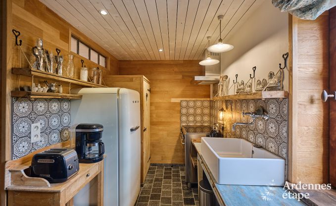 Cottage convivial pour 4 personnes  Redu avec tankuzzi (bain nordique), terrasse couverte et jardin priv