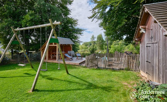 Cottage convivial pour 4 personnes  Redu avec tankuzzi (bain nordique), terrasse couverte et jardin priv