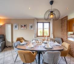 Maison de vacances confortable à Rochehaut : idéale pour 9 personnes. Avec salle de jeux et abri à vélos