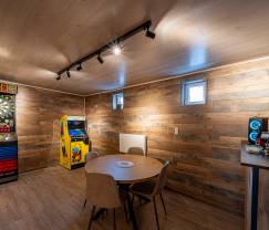 Maison de vacances confortable à Rochehaut : idéale pour 9 personnes. Avec salle de jeux et abri à vélos