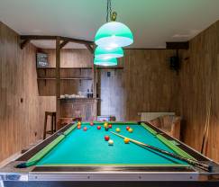 Maison de vacances spacieuse et confortable pour 16 personnes à Rochehaut, en Ardenne.