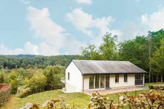 Moderne maison de vacances  Rochehaut pour 8 personnes en Ardenne