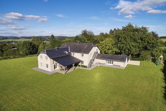 Superbe maison pour 29 personnes avec sauna prs de Saint Hubert