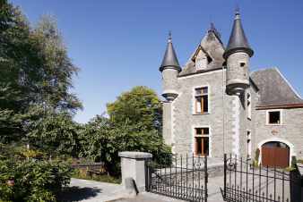 Maison de vacances 4 étoiles dans un château-ferme à Sainte-Ode