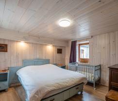 Maison de vacances confortable avec piscine à Sainte-Ode, Ardenne