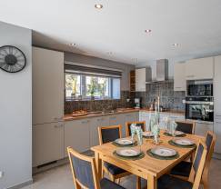 Maison de vacances luxueuse et chien admis avec piscine à Sainte-Ode, Ardenne