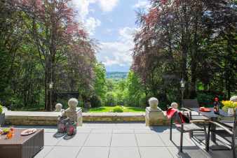 Spacieux chteau  Spa pour 30 personnes en Ardenne