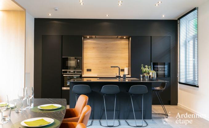 Spacieuse cottage pour 8 personnes  Spa avec sauna, jacuzzi, 4 chambres et salles de bains et jardin priv