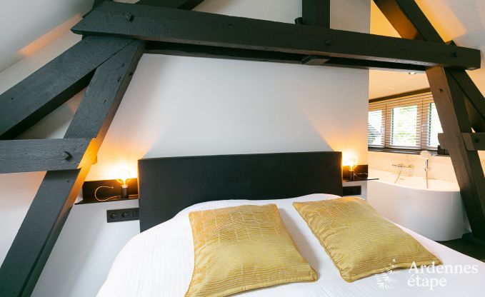 Spacieuse cottage pour 8 personnes  Spa avec sauna, jacuzzi, 4 chambres et salles de bains et jardin priv