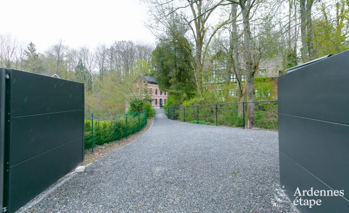 Spacieuse cottage pour 8 personnes  Spa avec sauna, jacuzzi, 4 chambres et salles de bains et jardin priv