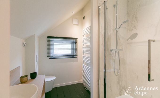 Spacieuse cottage pour 8 personnes  Spa avec sauna, jacuzzi, 4 chambres et salles de bains et jardin priv