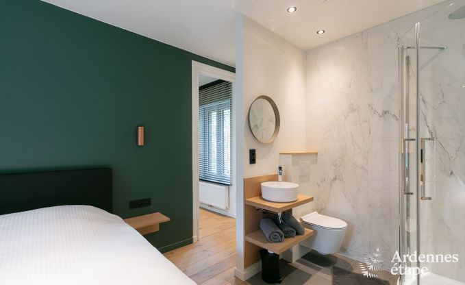 Spacieuse cottage pour 8 personnes  Spa avec sauna, jacuzzi, 4 chambres et salles de bains et jardin priv