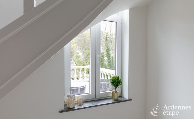 Spacieuse cottage pour 8 personnes  Spa avec sauna, jacuzzi, 4 chambres et salles de bains et jardin priv