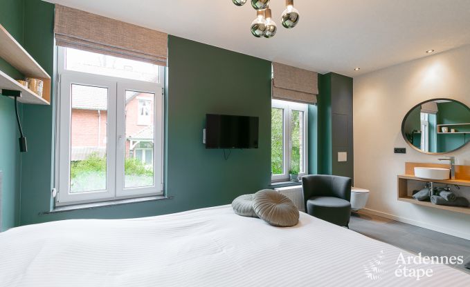 Spacieuse cottage pour 8 personnes  Spa avec sauna, jacuzzi, 4 chambres et salles de bains et jardin priv