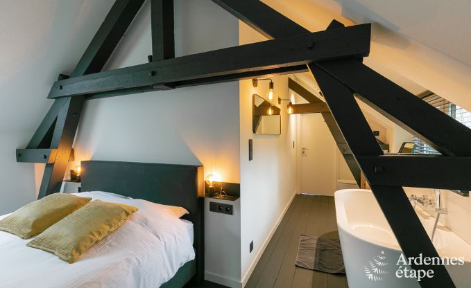 Spacieuse cottage pour 8 personnes  Spa avec sauna, jacuzzi, 4 chambres et salles de bains et jardin priv