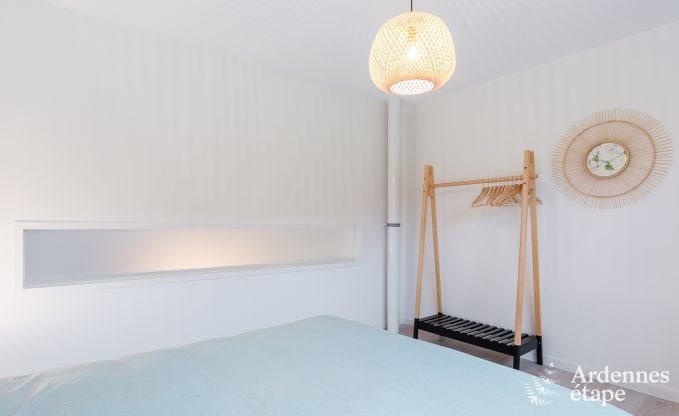 Maison de vacances spacieuse pour 8 personnes  Spa en Ardenne : 4 chambres, 2 salles de bains et terrasse prive  1 km du centre-ville