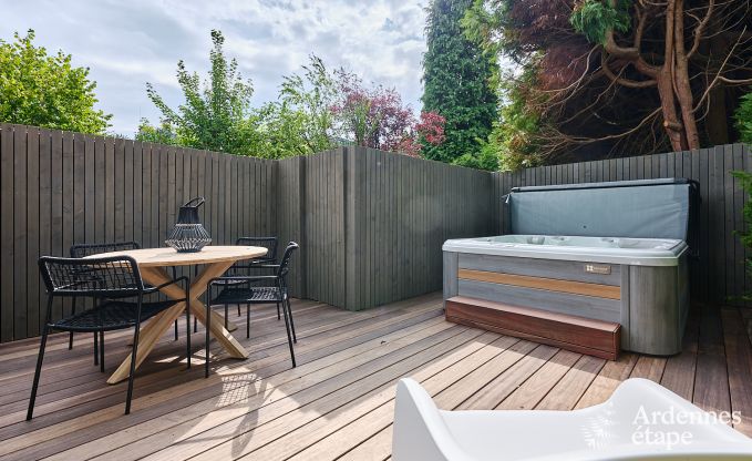 Charmante maison de vacances  Spa avec 2 chambres, espace de dtente et terrasse prive avec jacuzzi
