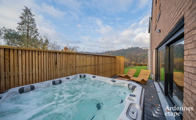 Maison de vacances haut de gamme en Ardenne : Sjour de luxe pour 10 personnes avec piscine, jacuzzi et proximit de Spa et Francorchamps