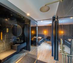 Maison de vacances haut de gamme en Ardenne : Séjour de luxe pour 10 personnes avec piscine, jacuzzi et proximité de Spa et Francorchamps