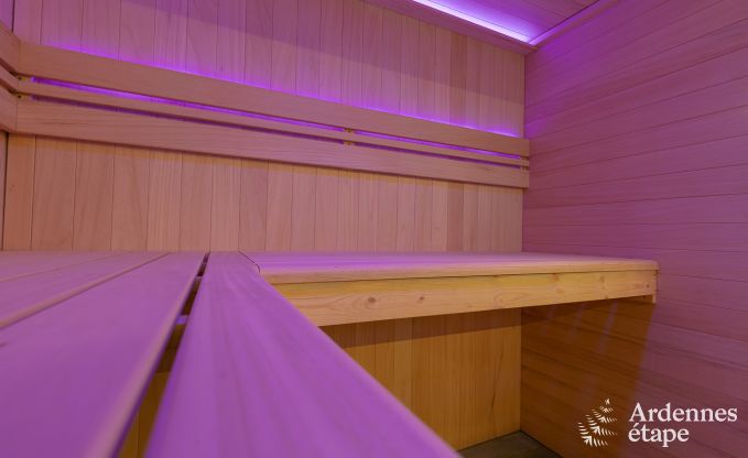 Spacieuse cottage pour 8 personnes � Spa avec sauna, jacuzzi, 4 chambres et salles de bains et jardin priv�