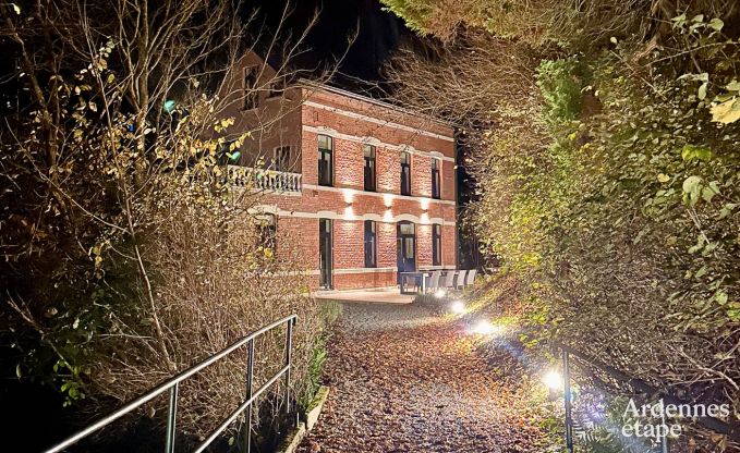 Spacieuse cottage pour 8 personnes � Spa avec sauna, jacuzzi, 4 chambres et salles de bains et jardin priv�