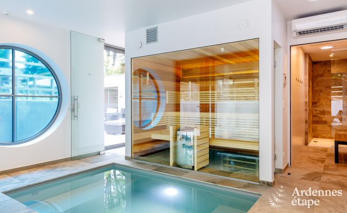 Spacieuse villa de luxe  Spa pour 15 personnes avec 5 chambres, sauna, piscine extrieure et jardin priv