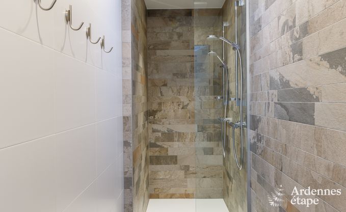 Spacieuse villa de luxe  Spa pour 15 personnes avec 5 chambres, sauna, piscine extrieure et jardin priv