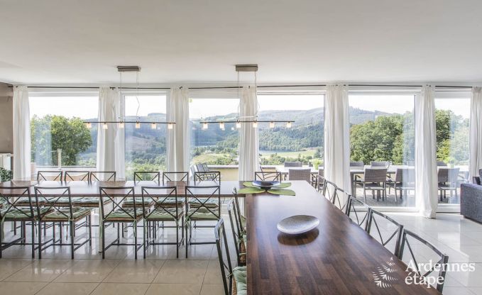 Villa de luxe avec vue panoramique, piscine et wellness à Stavelot