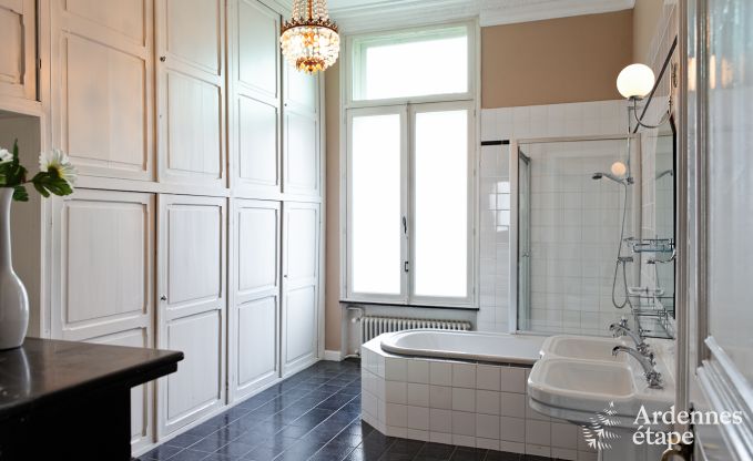 Ch�teau de luxe en Ardenne pour 28 personnes � Stavelot avec sauna, jacuzzi et aire de jeux